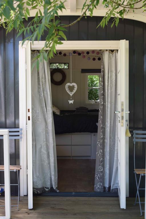 Camping Chez Francis Bed & Breakfast Loupiac  Eksteriør bilde