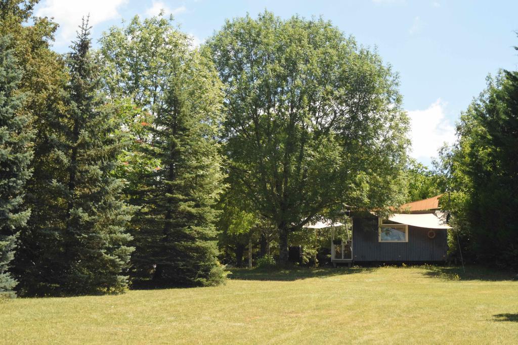 Camping Chez Francis Bed & Breakfast Loupiac  Eksteriør bilde